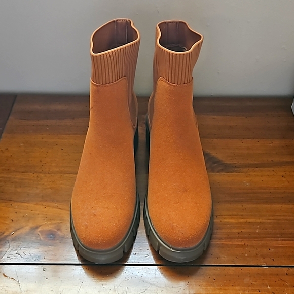 Athlefit Casual Boots - Picture 2 of 3